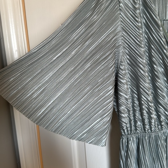 Shimmery dress, size XL! - Picture 4 of 9